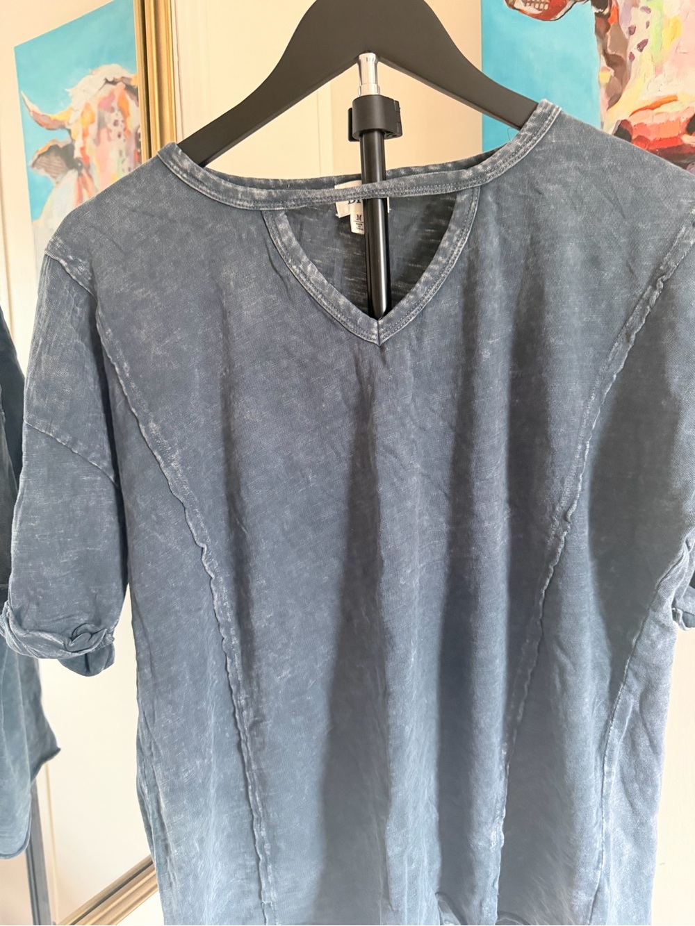 BKE Women’s Mineral Wash Raw Edge V-Neck T-Shirt Medium Blue Gray